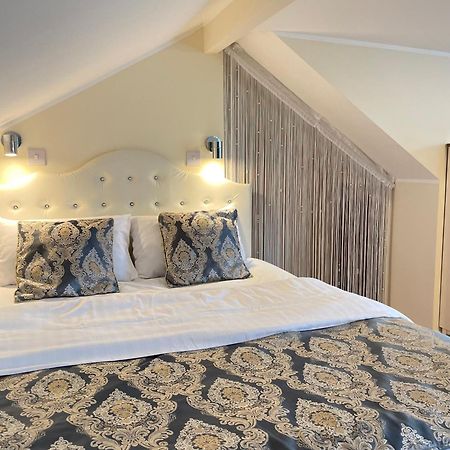 The White Lodge Hotel Херефорд Экстерьер фото