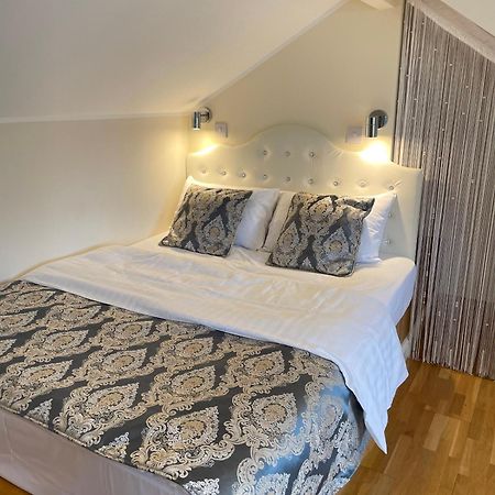 The White Lodge Hotel Херефорд Экстерьер фото