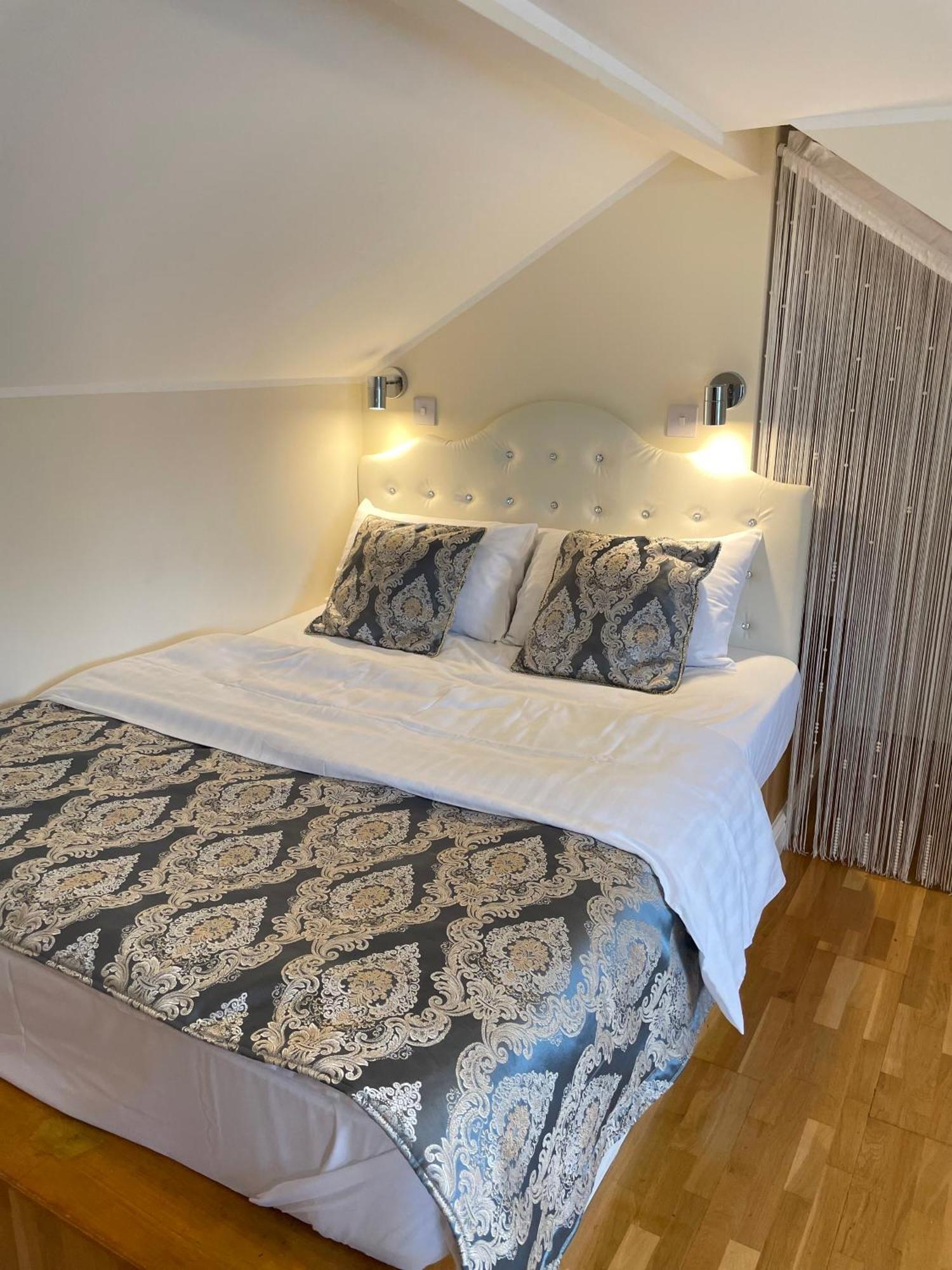 The White Lodge Hotel Херефорд Экстерьер фото